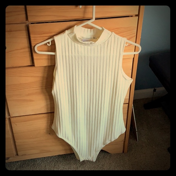 The Hanger Tops - Sleeveless stay-in-place turtleneck
